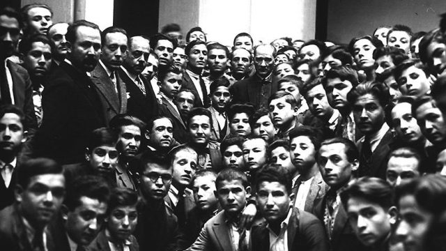Ataturk ve gençler