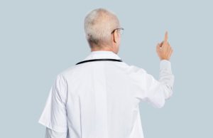 Avrupa’da Doktorların Yaşı İlerliyor: Sağlık Sistemleri Yaşlanan İş Gücüyle Karşı Karşıya