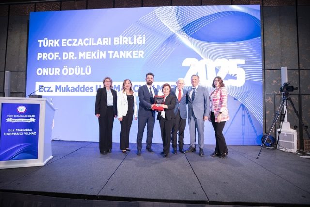 Türk Eczacıları Birliği Prof. Dr. Mekin Tanker Onur Ödülü - 2025-Ecz. Arman Üney